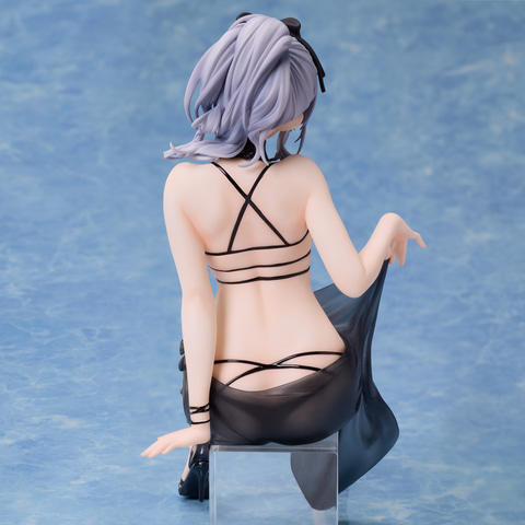 アズールレーン」よりサマーベッドで夏を満喫するジュリオ
