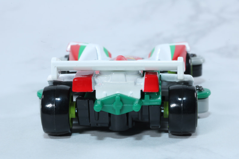 ボディーとシャーシの固定パーツも細かく造形