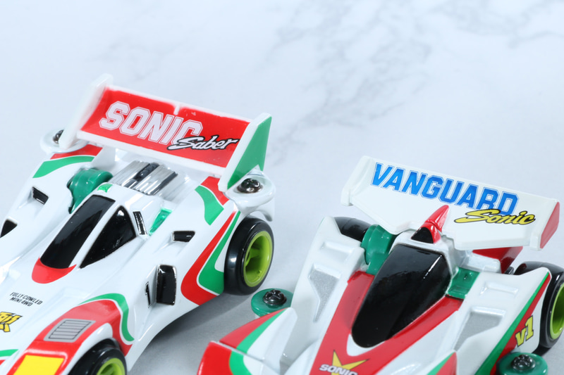 ダウンフォースを得る大型のウイングの形状の違いもわかる