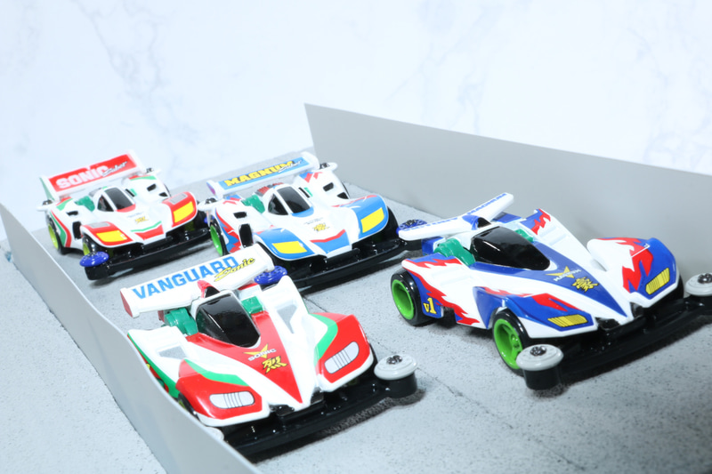 最後のロングストレート、各マシンがラストスパートをかける