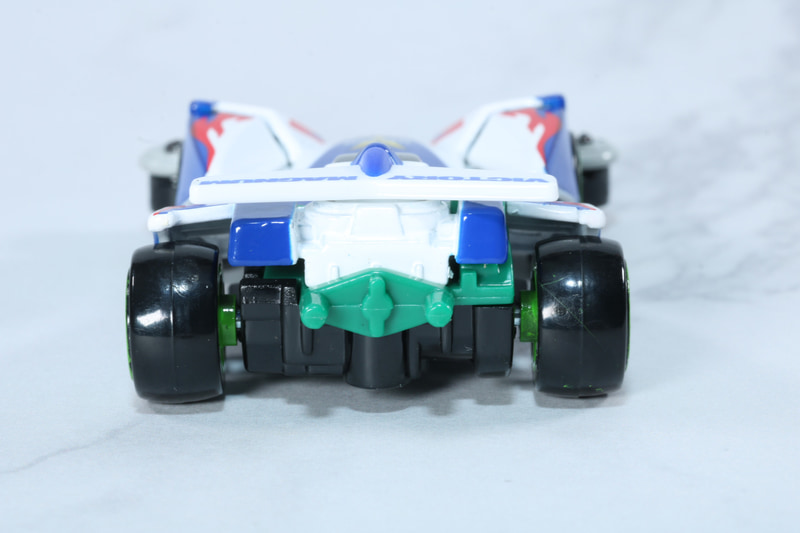 裏面もシャーシ造形が再現されている