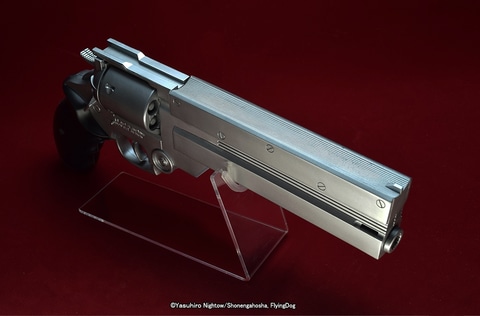 アニメ「トライガン」よりヴァッシュやナイブズの銃が水鉄砲で登場