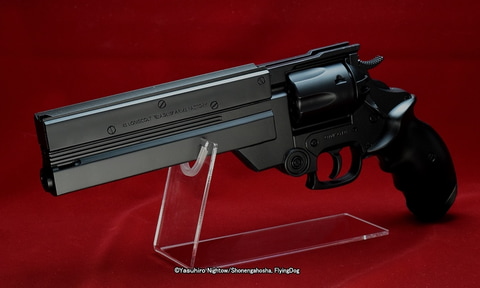 アニメ「トライガン」よりヴァッシュやナイブズの銃が水鉄砲で登場