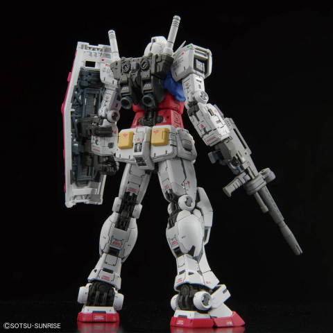 ガンプラ RG 1/144 ガンダム Ver.2.0 塗装完成品 RG 1/144 RX-78-2 ガンダム Ver.2.0｜バンダイ ホビーサイト