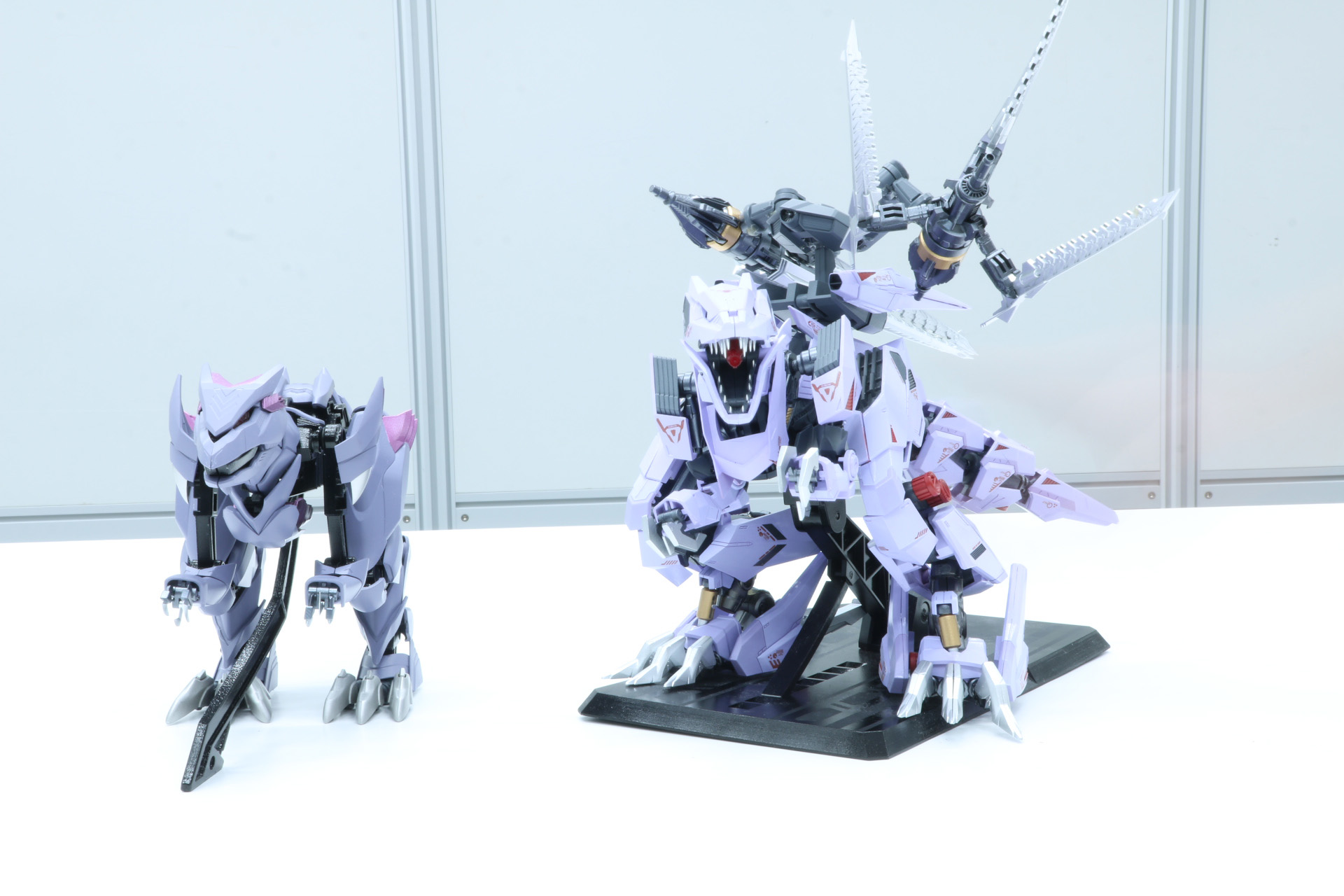 ハンガーフレームによって野生体、完全体のアーマーを飾ることができる