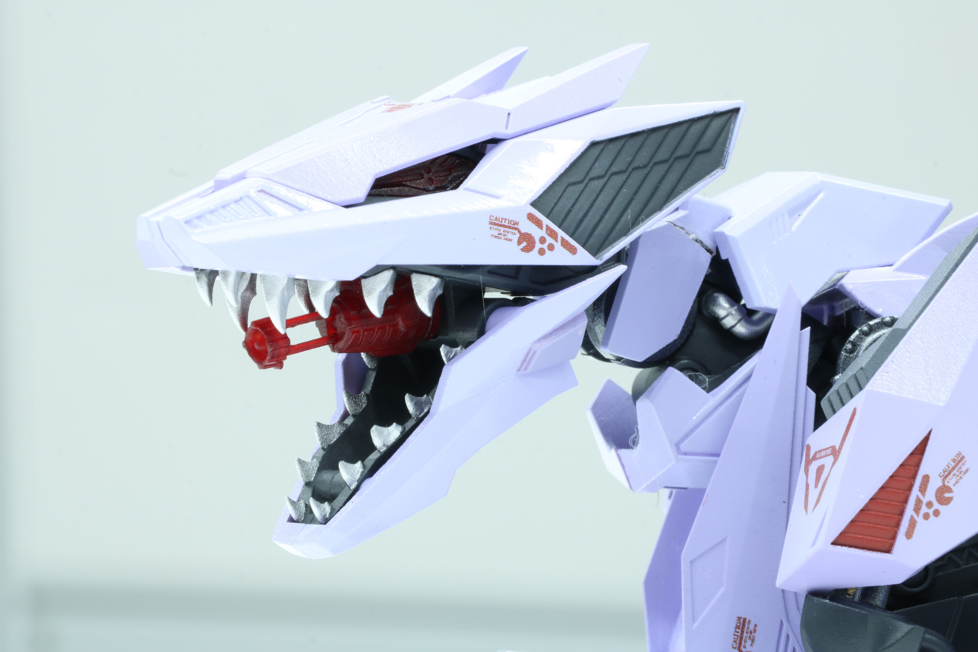 尻尾の排熱フィンも展開可能