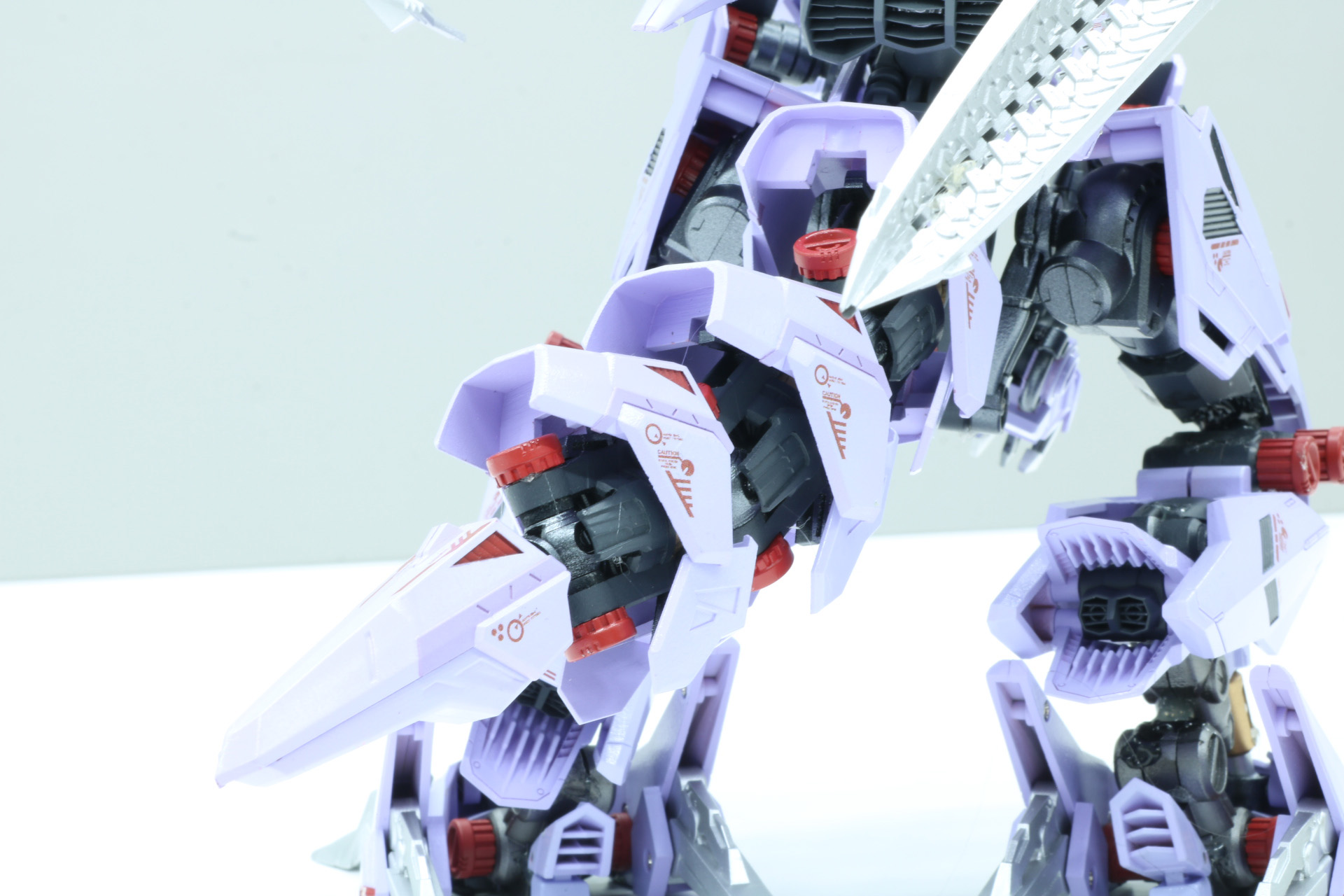 尻尾の排熱フィンも展開可能