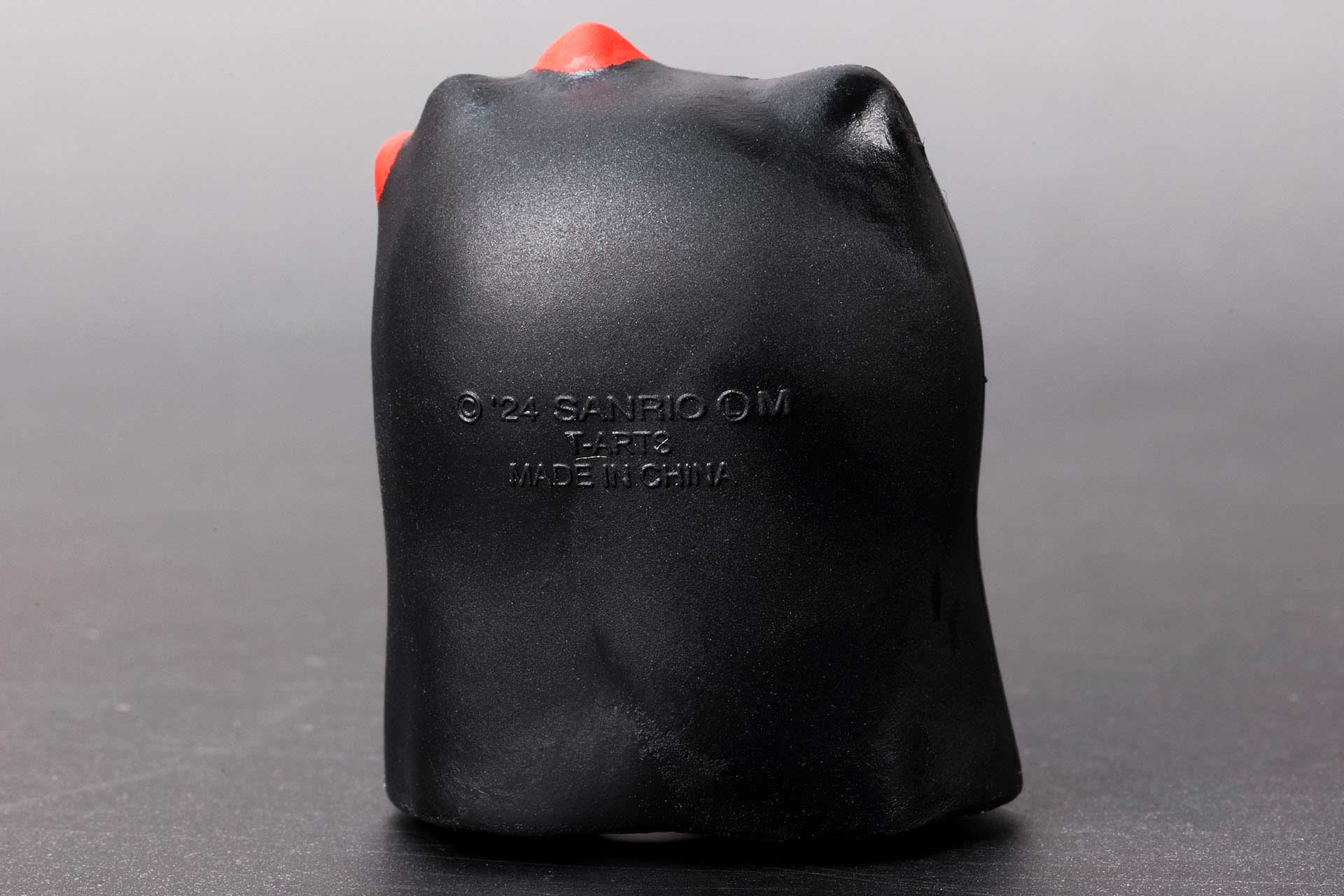 耳の辺りが尖っているなど絶妙な造形だ