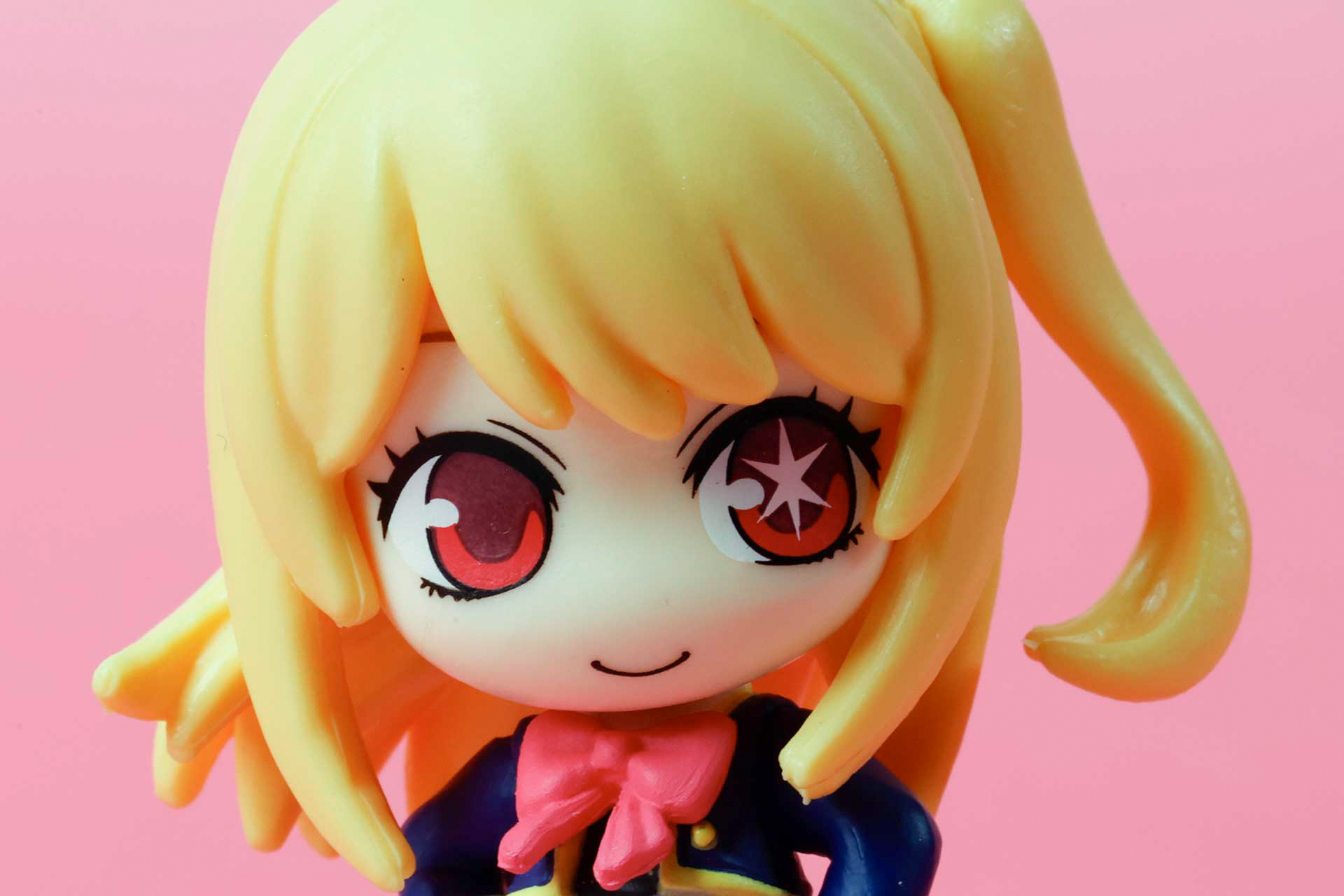 アクアとは逆側の瞳には、大きな星が輝いている