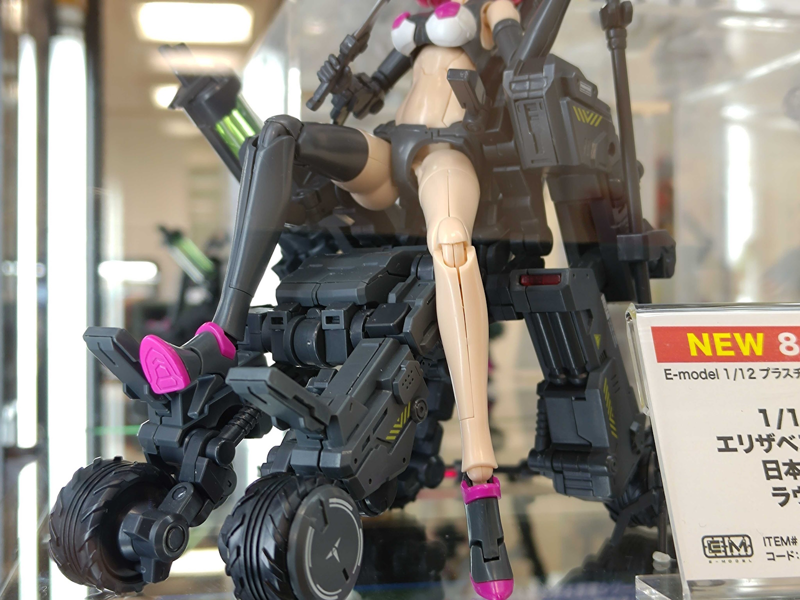8月発売予定（価格：13,200円）