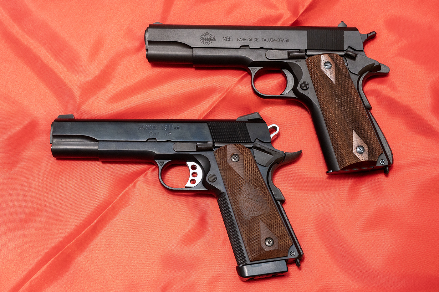 タニオコバのGM7（7.5）ガバメントの例。GM-7.5 インベルM1911刻印モデル（上）と、GM7スプリングフィールド1911フロントセレーションなしモデル