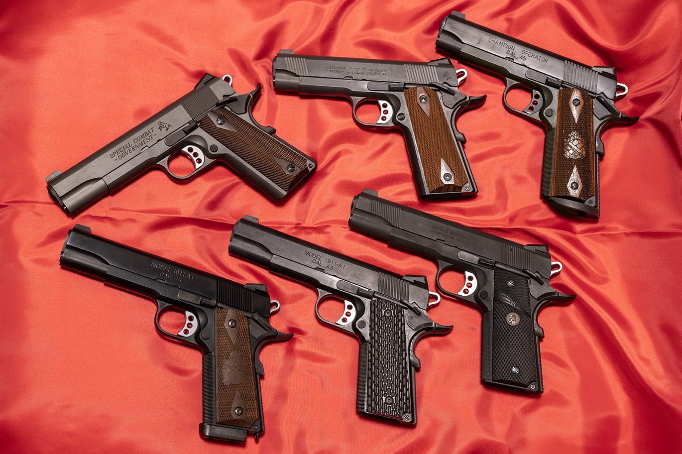 筆者のタニオコバ ガバメントコレクション。細部のパーツや仕上げは異なるが、基本的に同じもの（デザイン違い、刻印違い、バレル長違い）だ。同じ銃とはいえ、ついつい増えてしまう