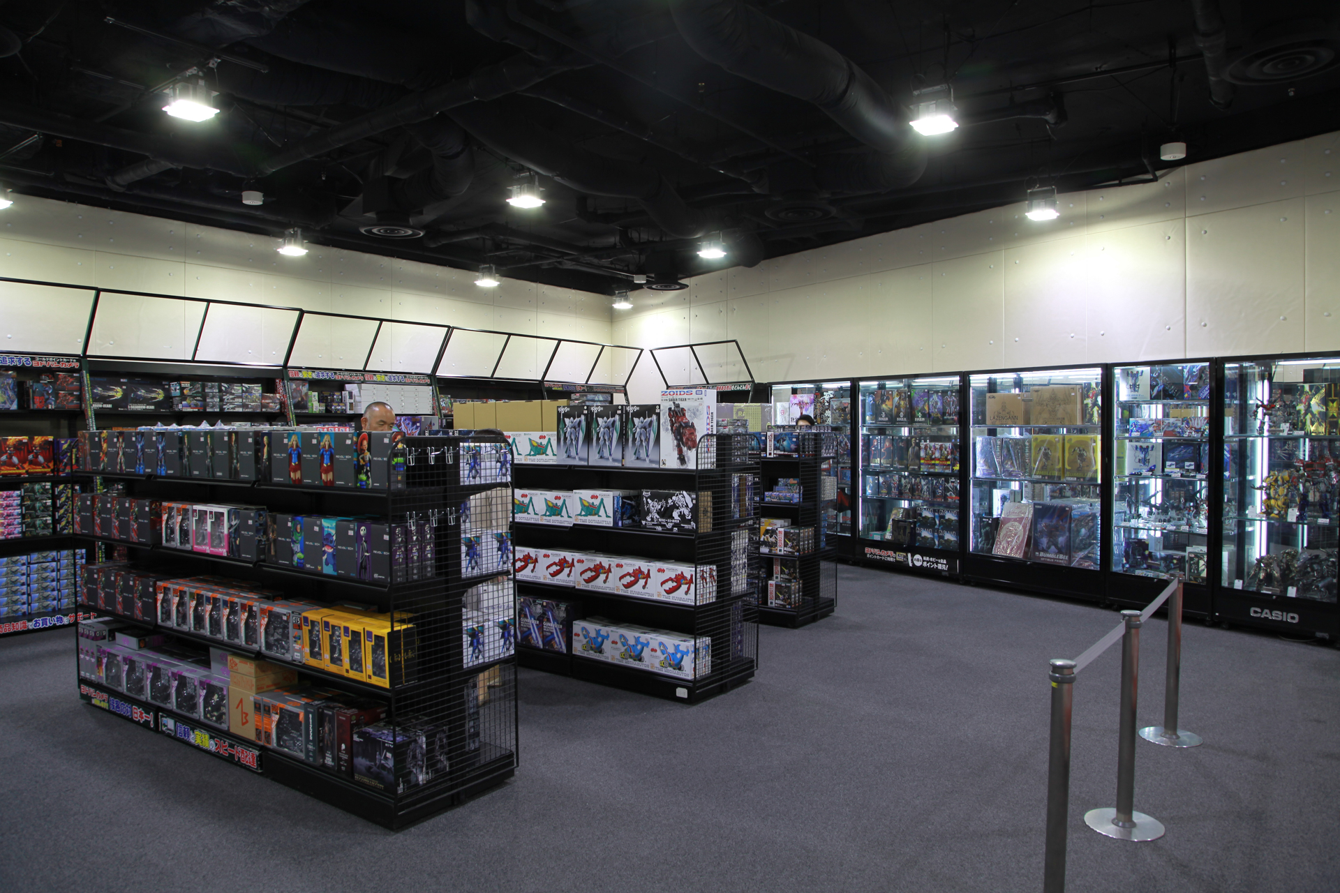 広い物販コーナーが設置