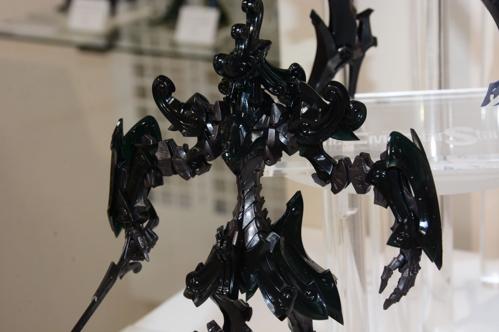 未塗装では本商品ならではのパーツ構成や関節設計などが細かくチェックできる