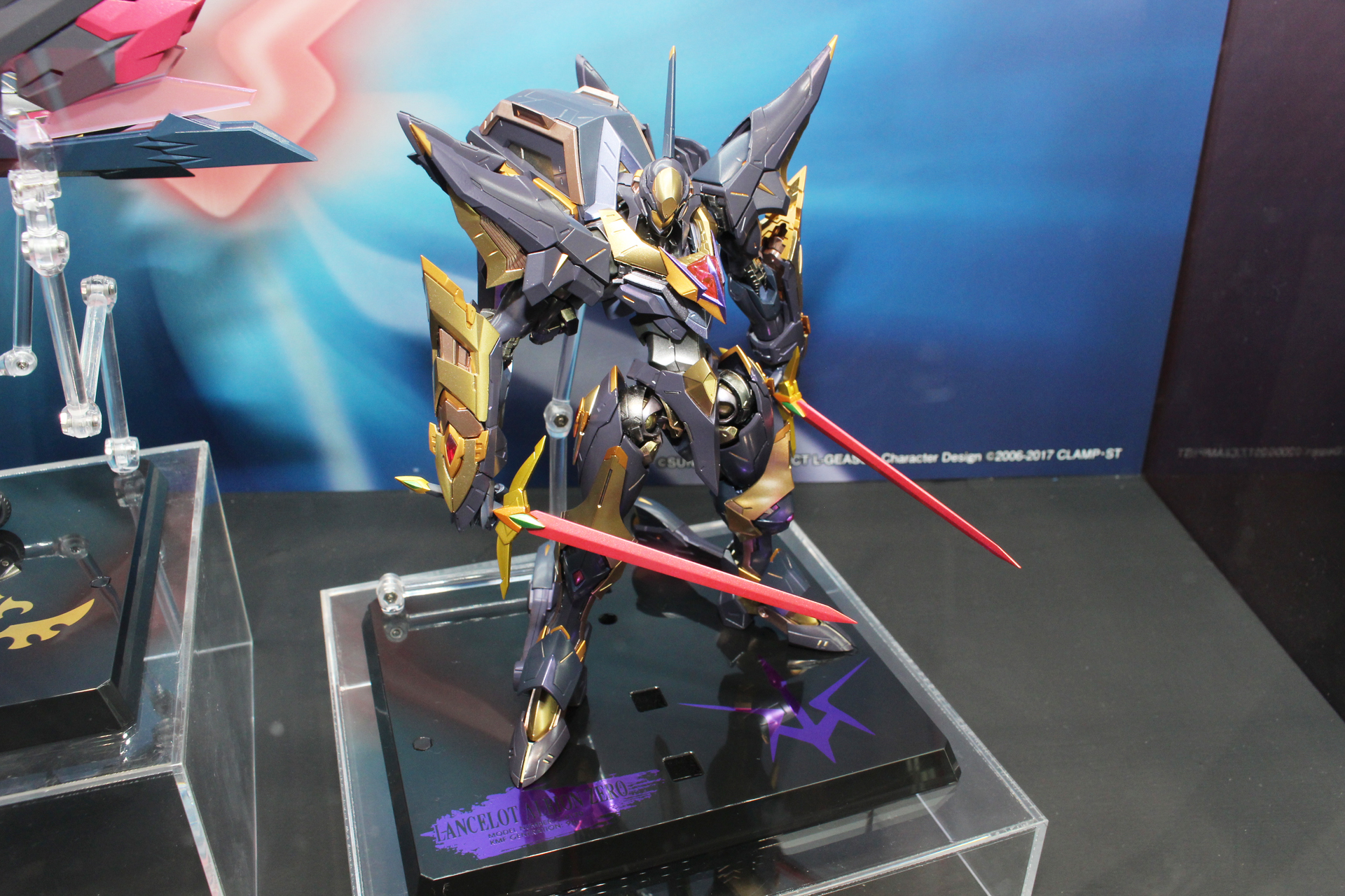 こちらも初展示となった企画中の「METAL BUILD DRAGON SCALE ランスロット・アルビオンゼロ」。発売日、価格は未定