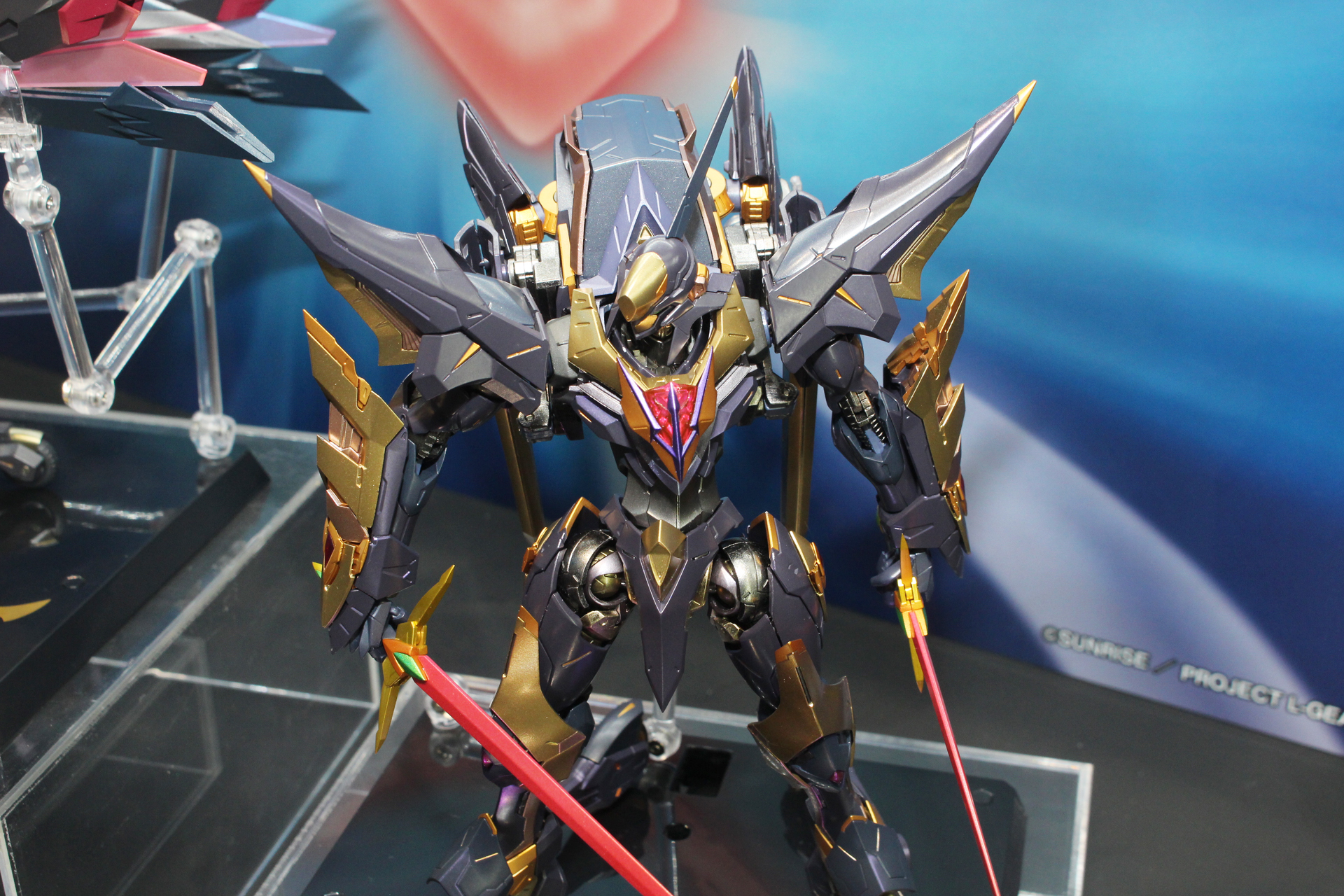 こちらも初展示となった企画中の「METAL BUILD DRAGON SCALE ランスロット・アルビオンゼロ」。発売日、価格は未定