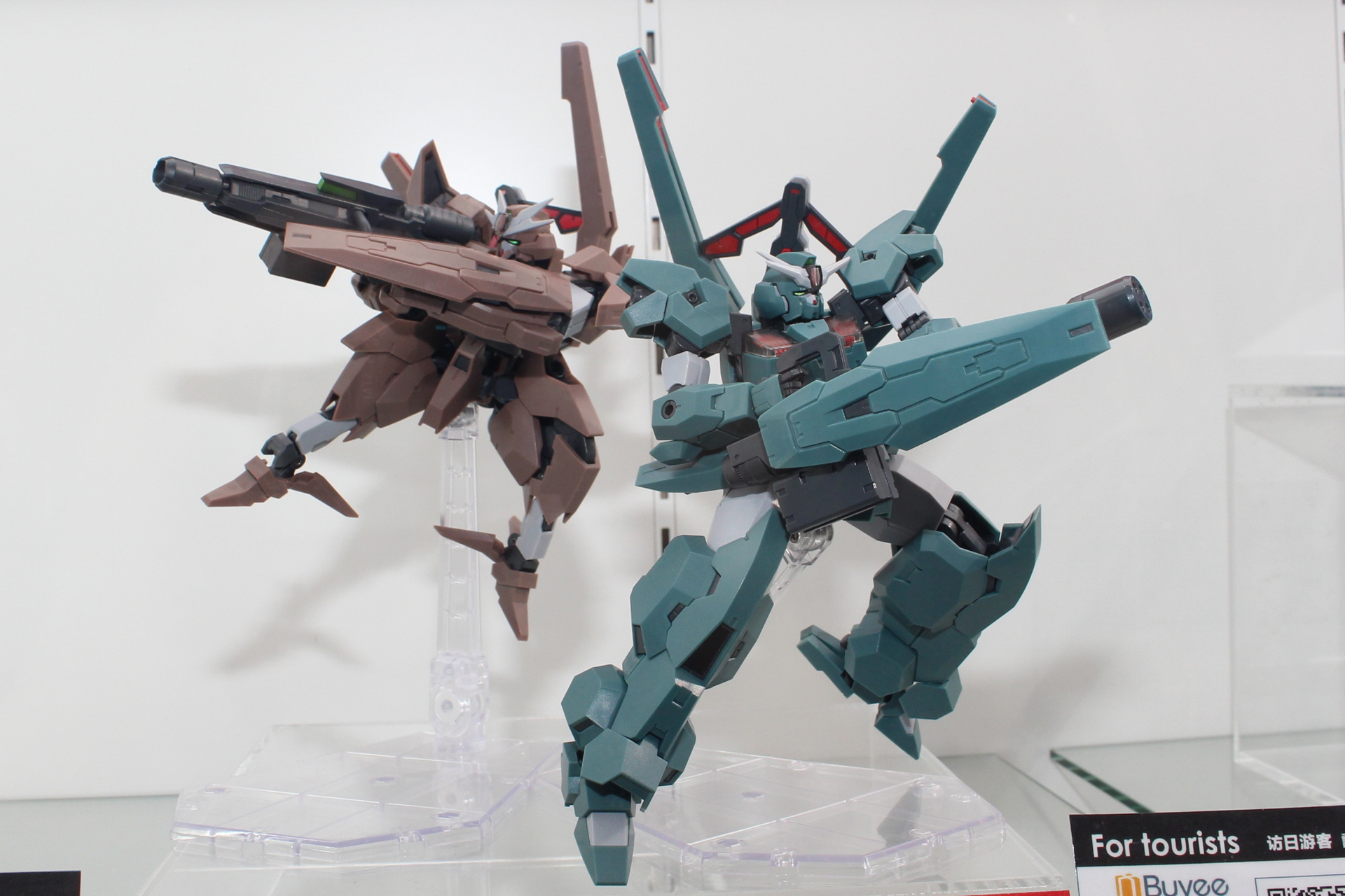 「ROBOT魂 ＜SIDE MS＞ EDM-GA-02 ガンダム・ルブリス・ソーン ver. A.N.I.M.E.」（左）と「ROBOT魂 ＜SIDE MS＞ EDM-GA-02 ガンダム・ルブリス・ソーン ver. A.N.I.M.E.」（右）