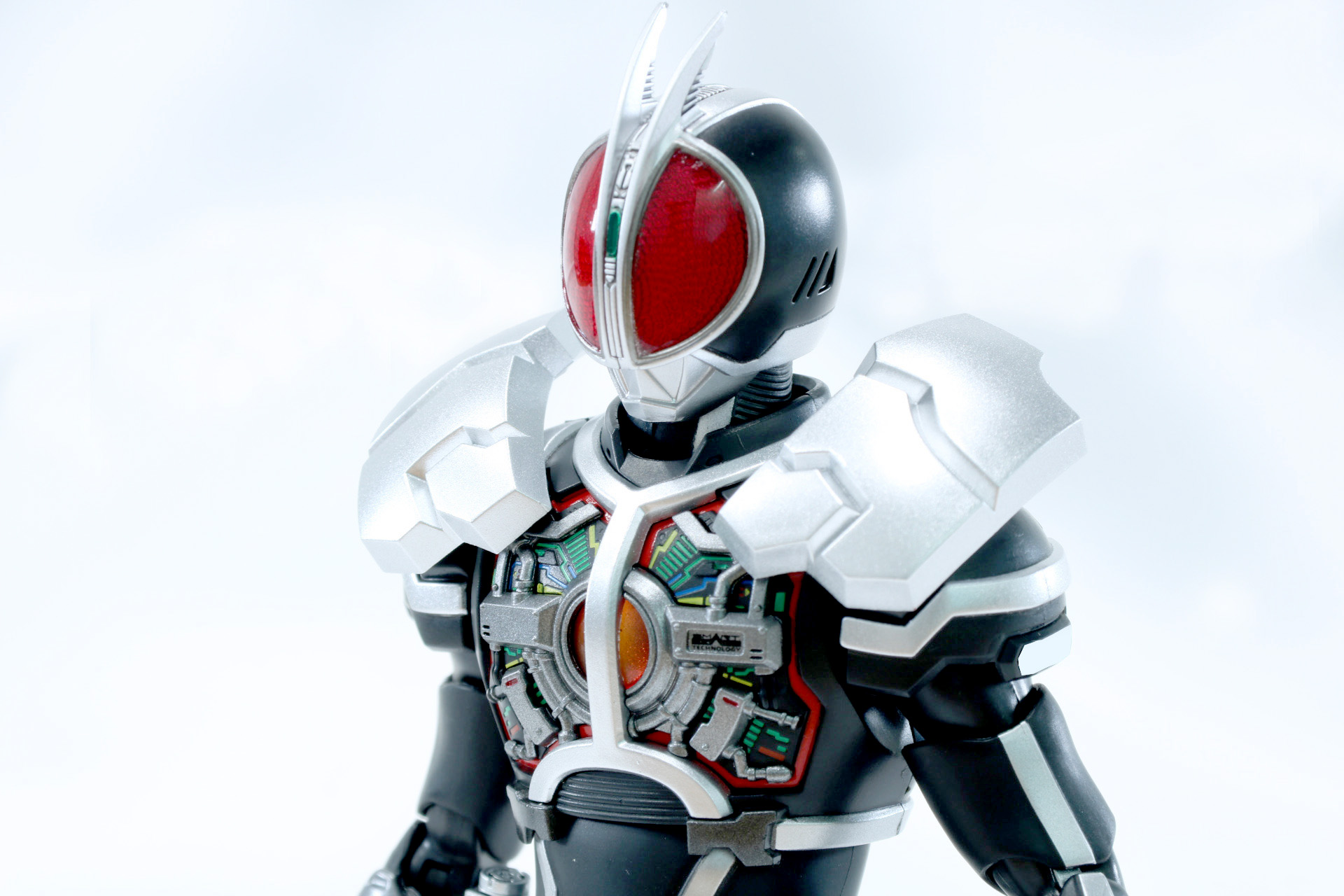中央の「ブラッティ・コア」はクリアパーツが使用され、「パワーローディング・ボード」も立体感ある造形と細かいカラーリングで表現