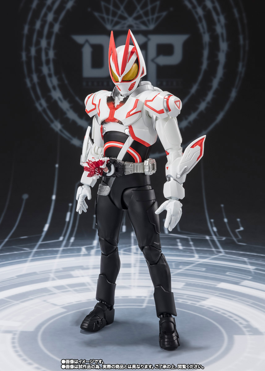 「S.H.Figuarts（真骨彫製法） 仮面ライダーファイズ アクセルフォーム」（左）、「S.H.Figuarts 仮面ライダーギーツ ブーストフォームマークIII」（右）