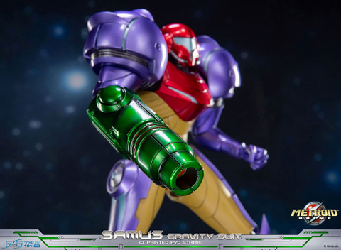メトロイド プライム」グラビティスーツ姿のサムスがスタチューに