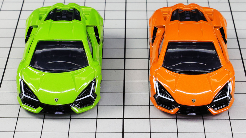 フロント：極まるランボルギーニデザイン