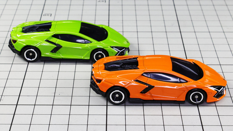 V12エンジンが見えるリアセクションが迫力！