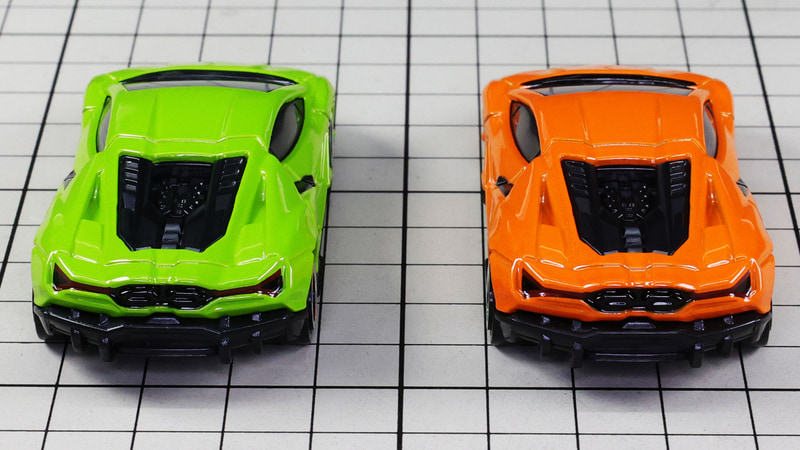 V12エンジンが見えるリアセクションが迫力！