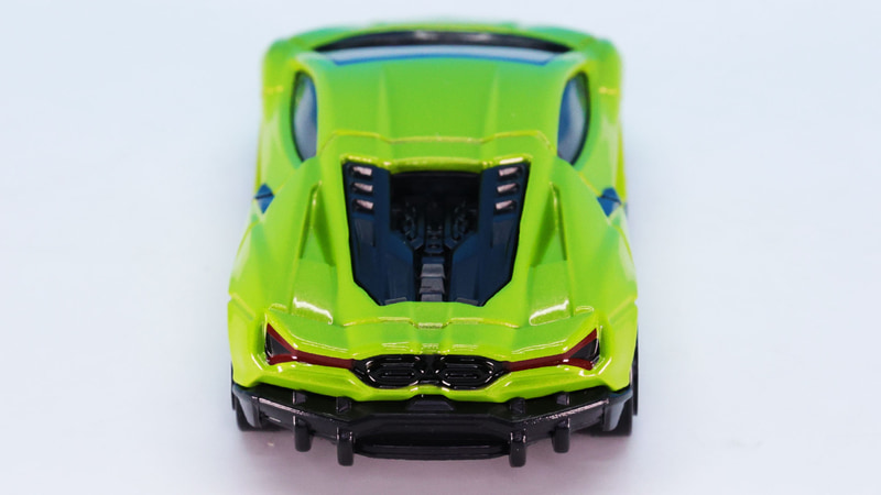 大迫力のV12エンジン！これがなければランボルギーニは語れません