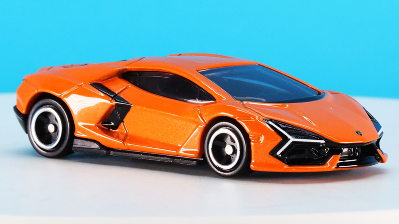 フロントにはランボルギーニのロゴがプリントされています