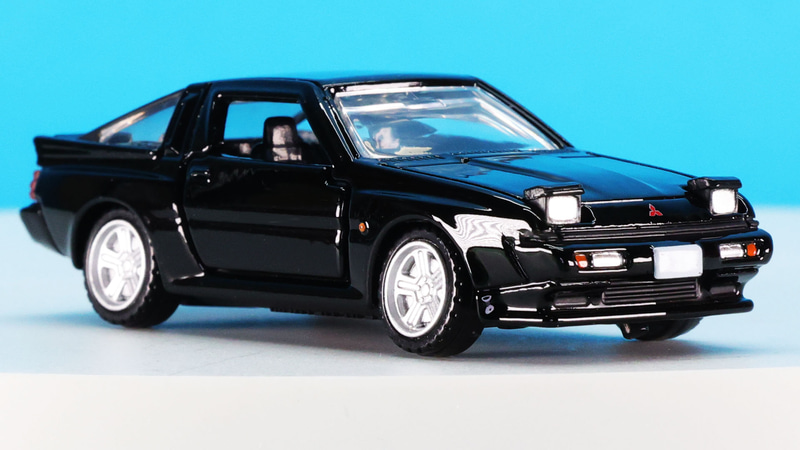 大迫力の前後のブリスターフェンダーがクルマの魅力を引き出します