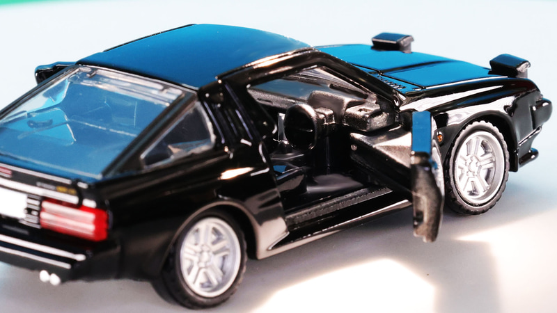 ステアリングやダッシュボードが見えます