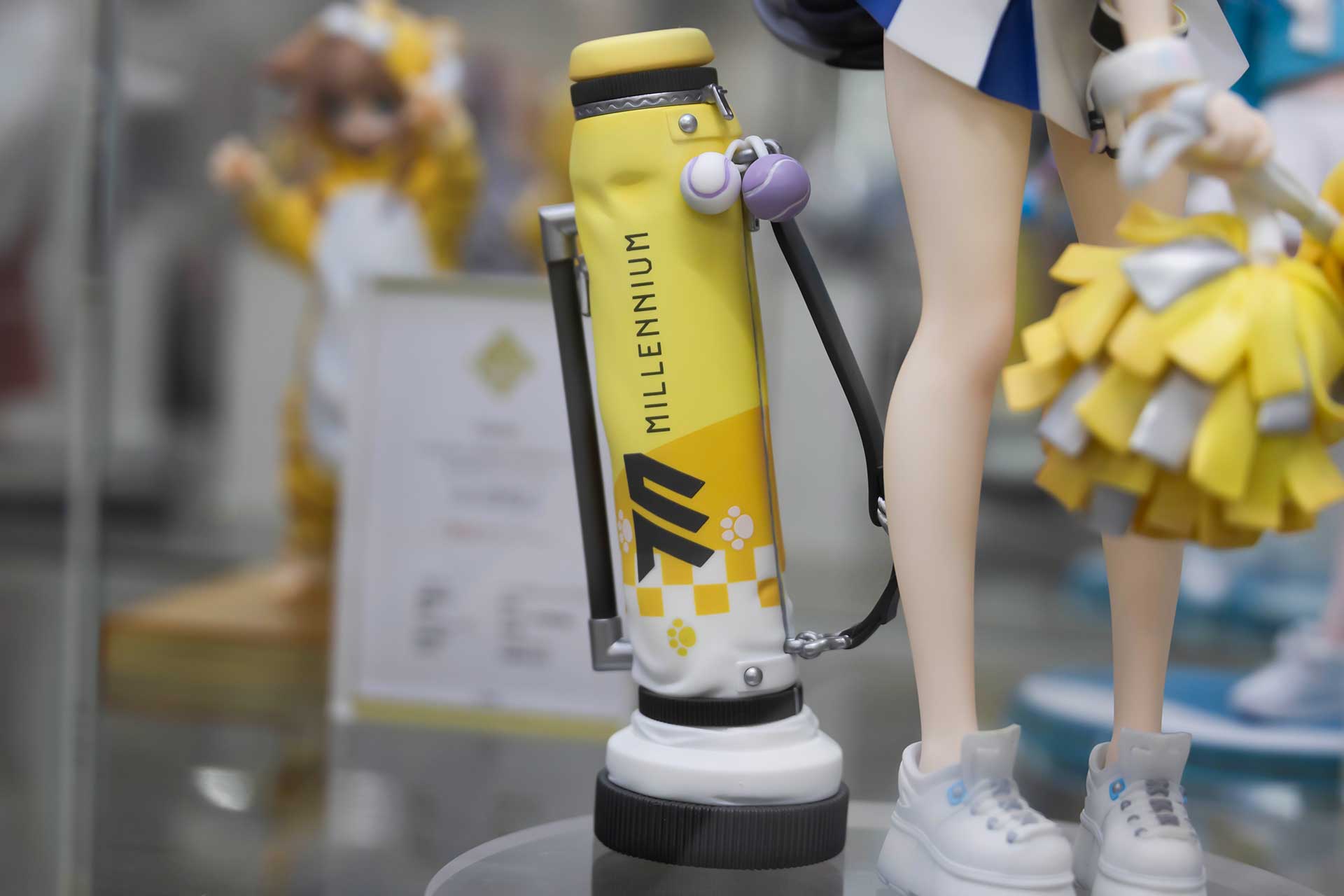 テニスボールが付けられた黄色いバッグも付属している