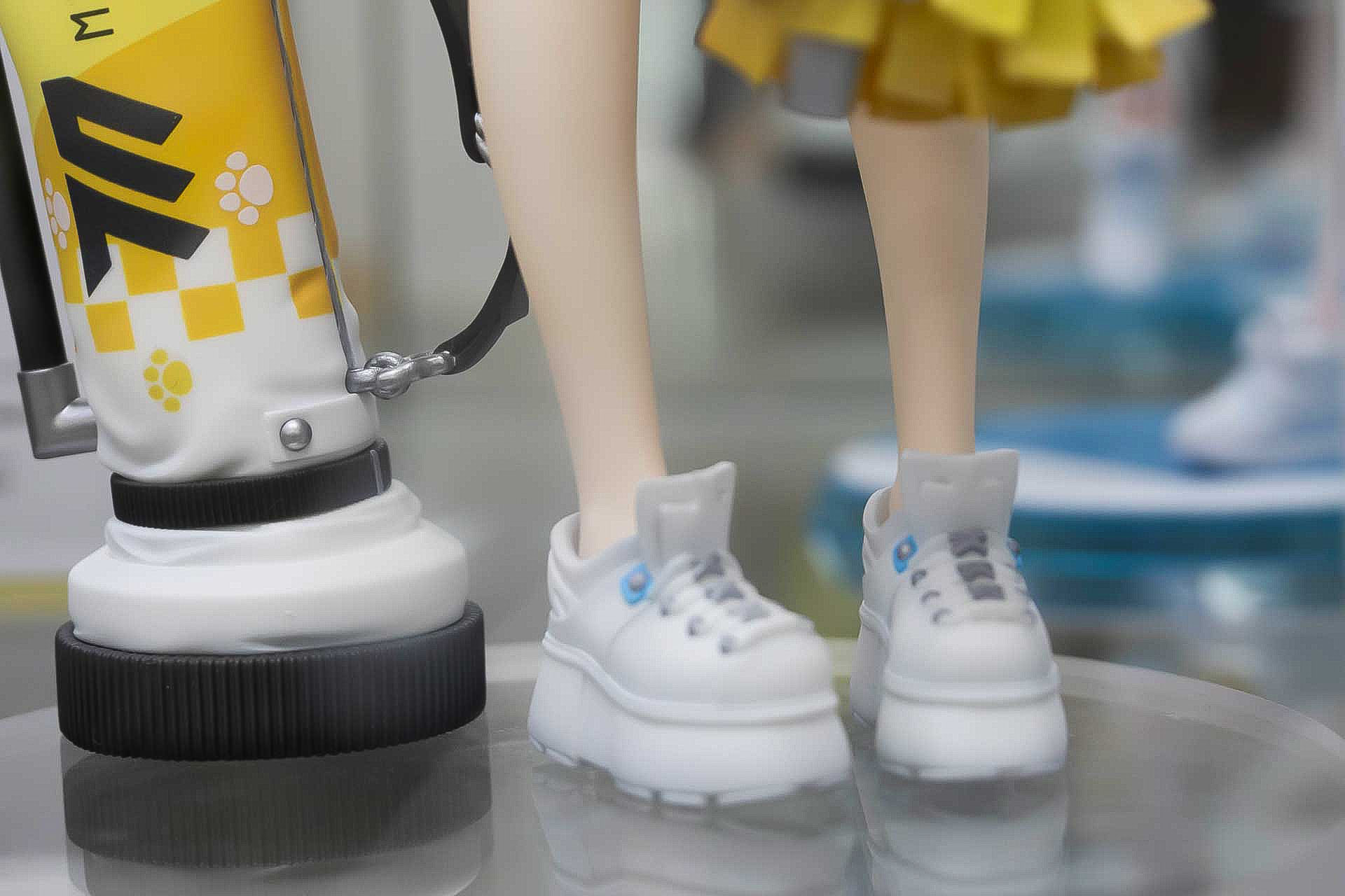 ヒビキが履いているスニーカーはかなり底厚だ