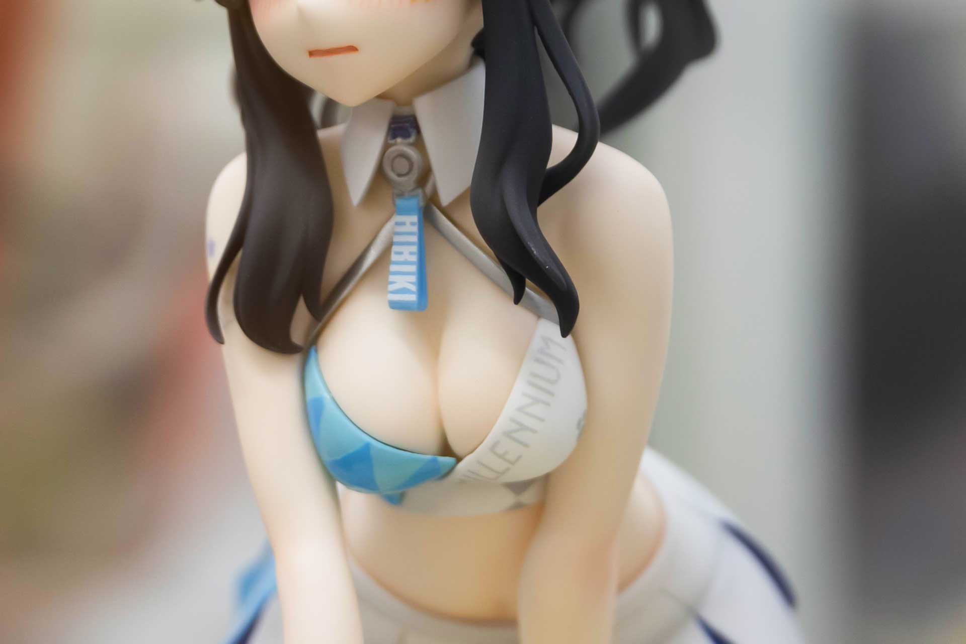 たわわに実った大きなバストに目が行ってしまう