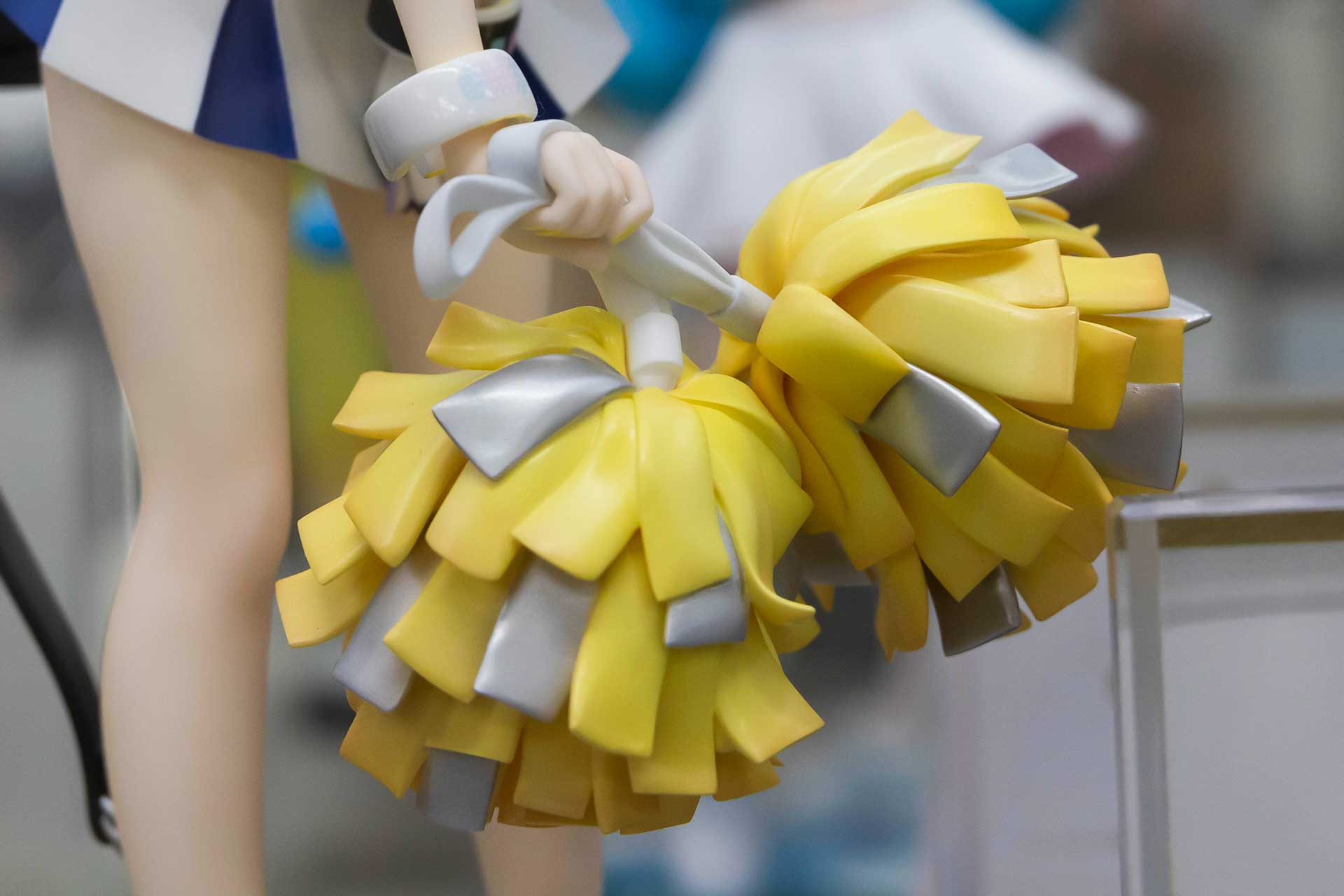 応援団らしく、手には大きなボンボンを持っている