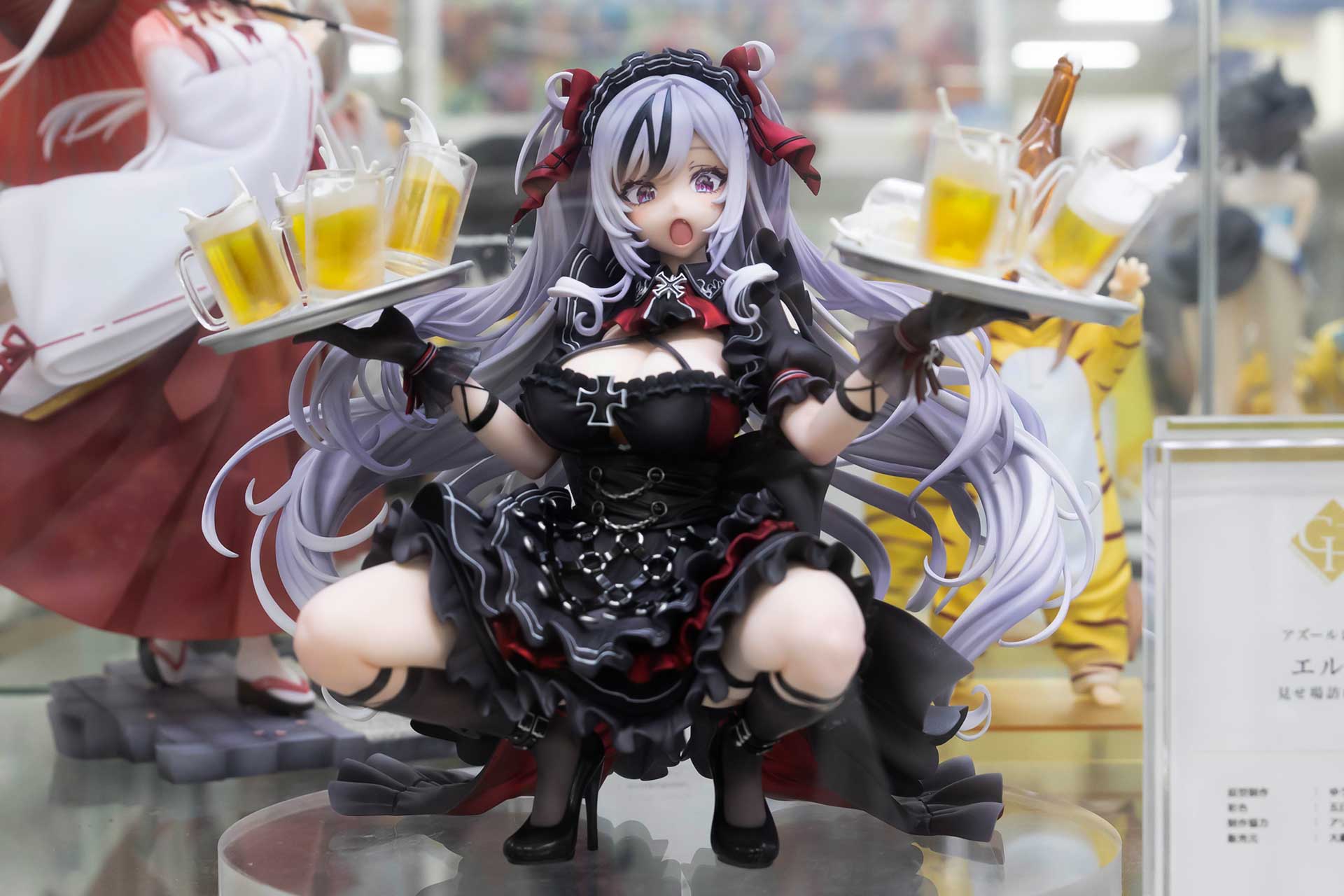 フィギュアの素材はPVCとABSで、台座部分を含む全高は約160mmだ