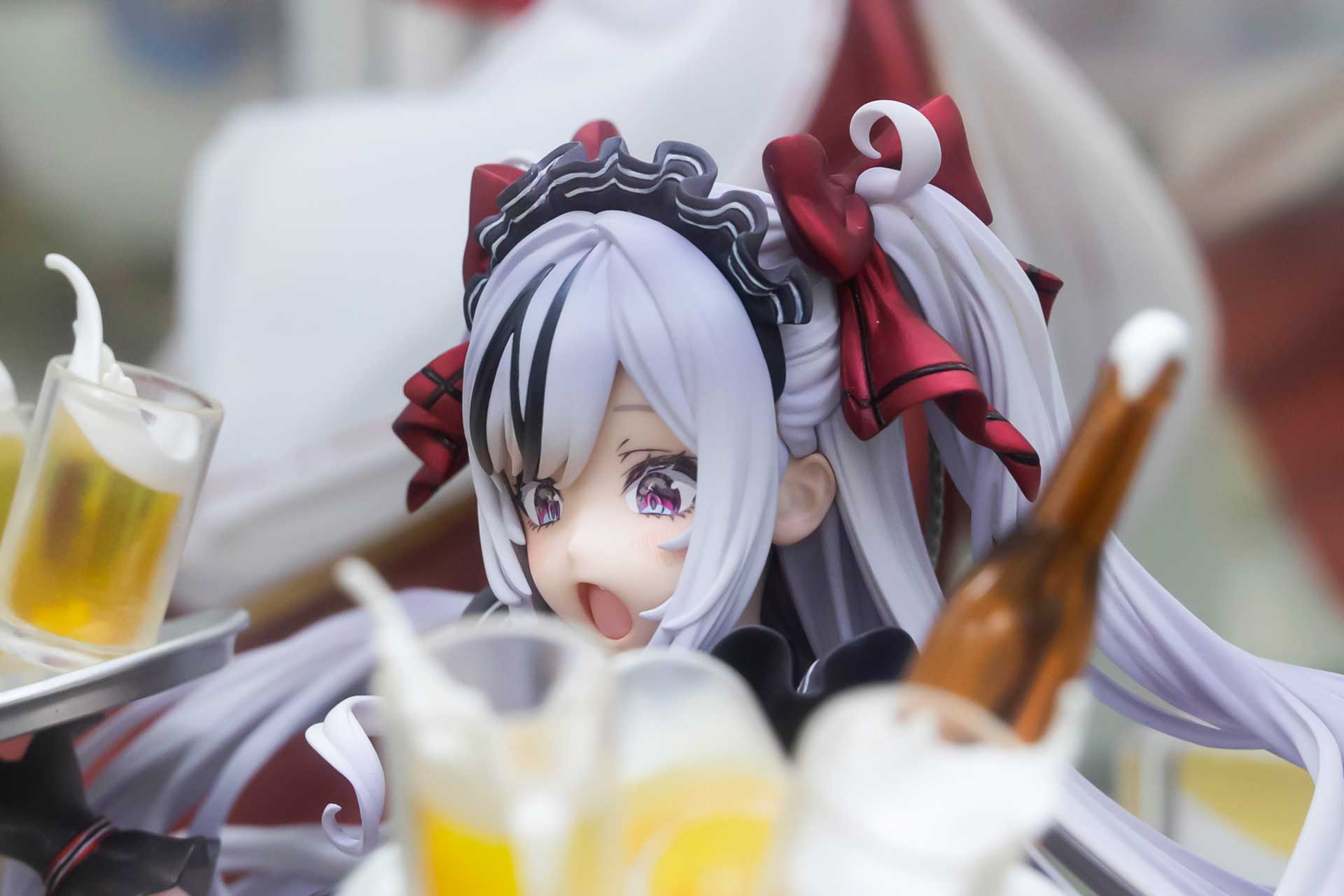 髪に付けたアクセサリーはリアルな質感で再現されている