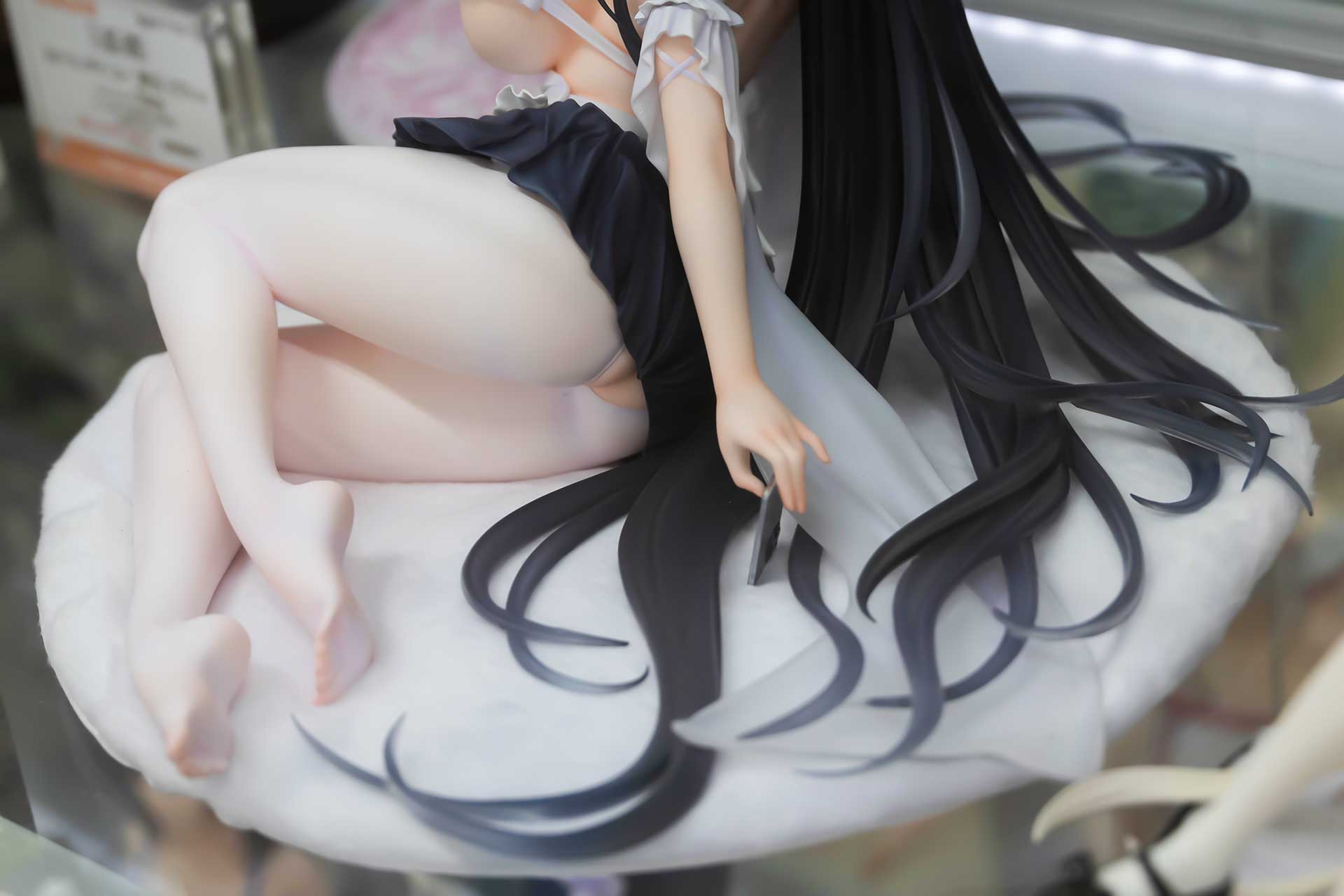 台座はふかふかのカーペットのようだ