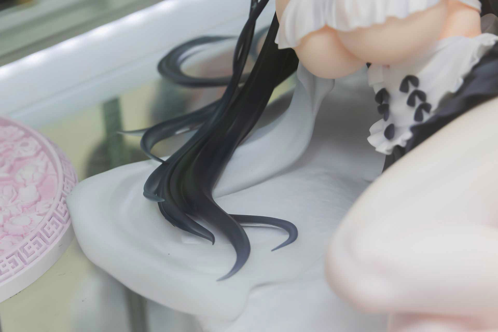 透き通るような布の素材感など高級感溢れる仕上がりだ