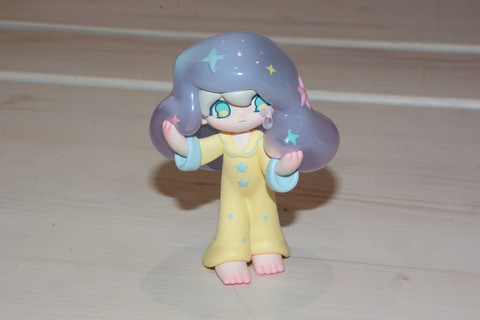 【美品】デザイナーズトイ　AZURA サイン入り 美品】デザイナーズトイ AZURA サイン入り