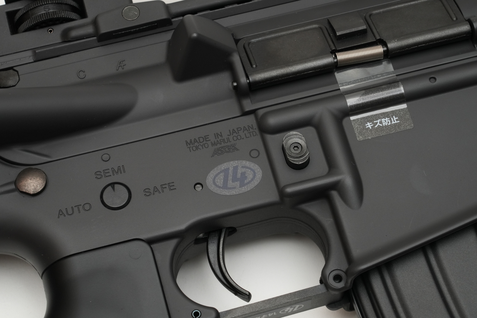 ロアレシーバーには「14」と書かれたシールが貼られている