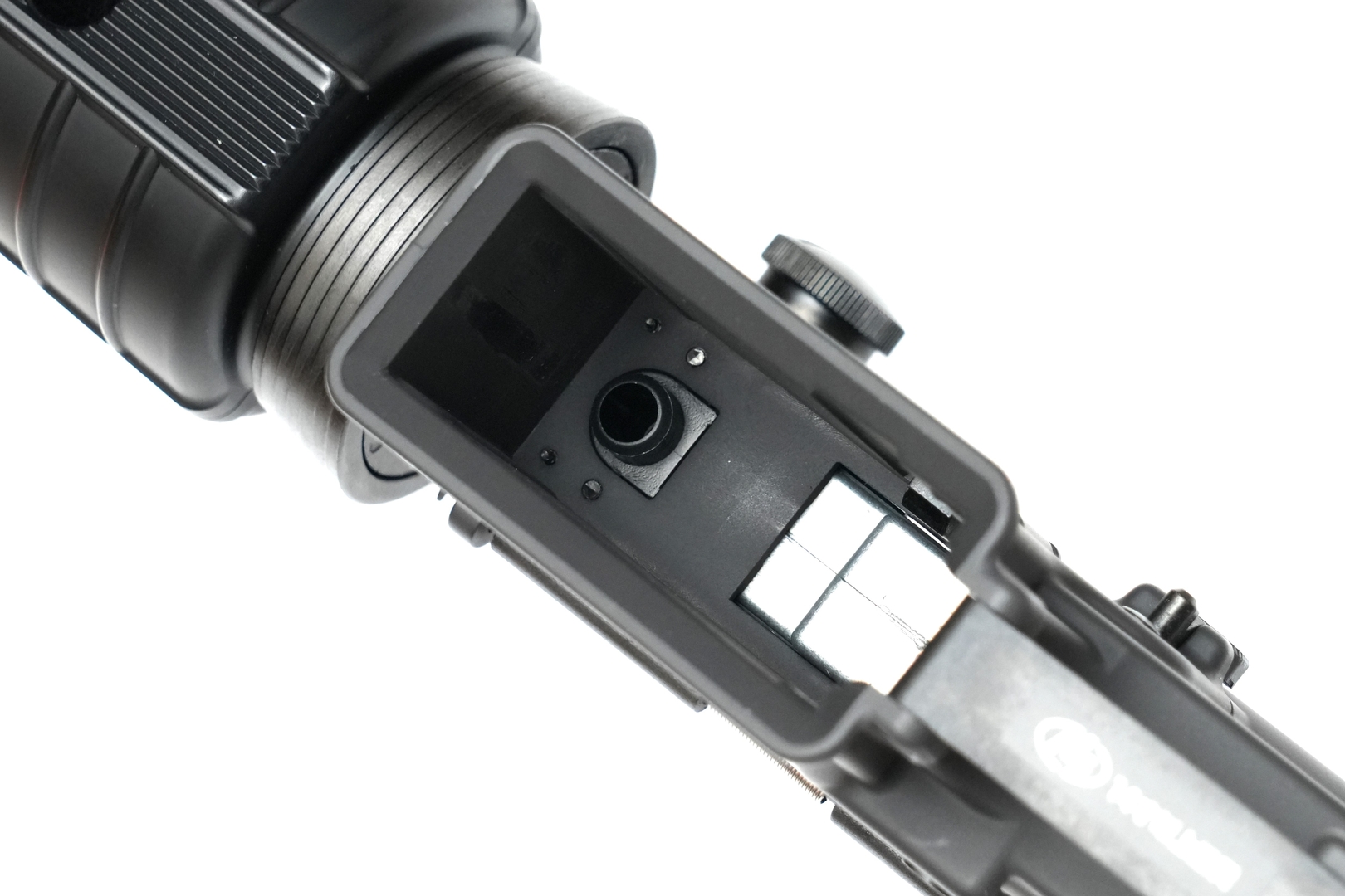 外から見たかぎりではチャンバー付近の構造は電動ガンスタンダードタイプと同じ