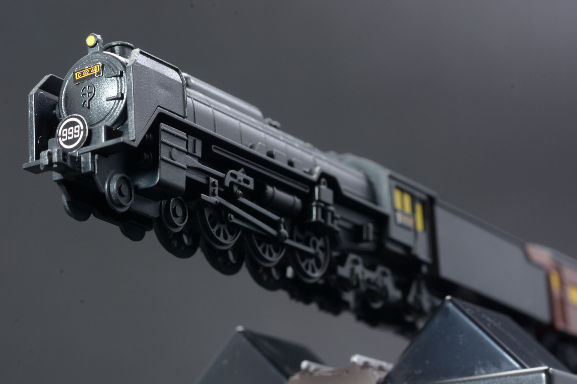 飛び上がる999号を実感させるのはやはり浮いた999号を見上げるアングルだ