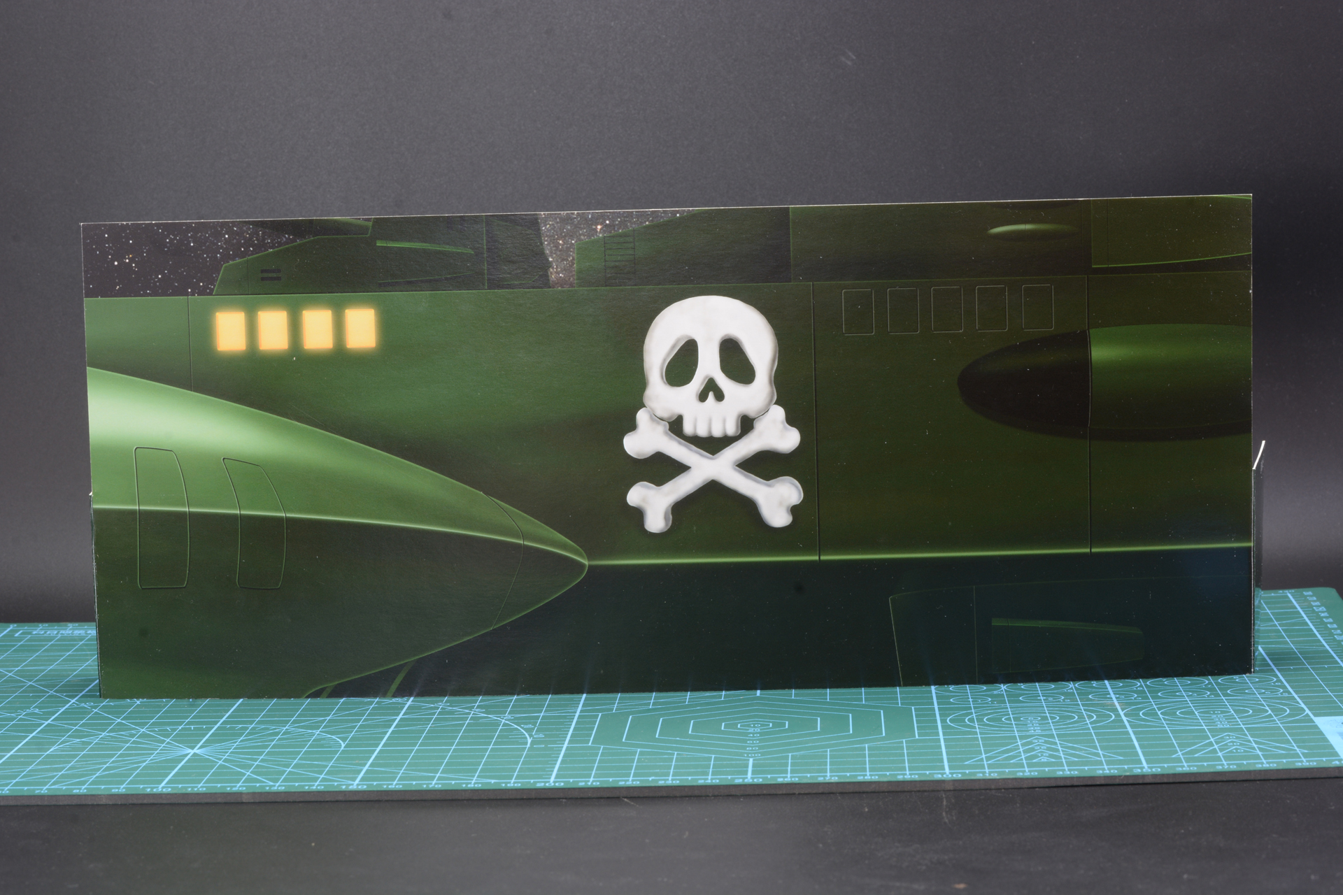 「フローティングモデル 銀河鉄道999 キャプテンハーロックエディション」ではアルカディア号を描いた背景パネルが付属する。映画の名シーンが蘇る