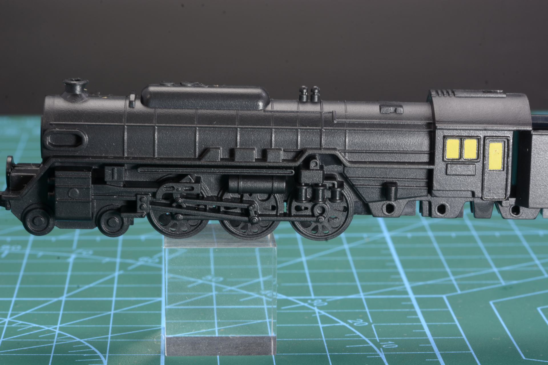 C62ならではの3つの動輪を取り付ける