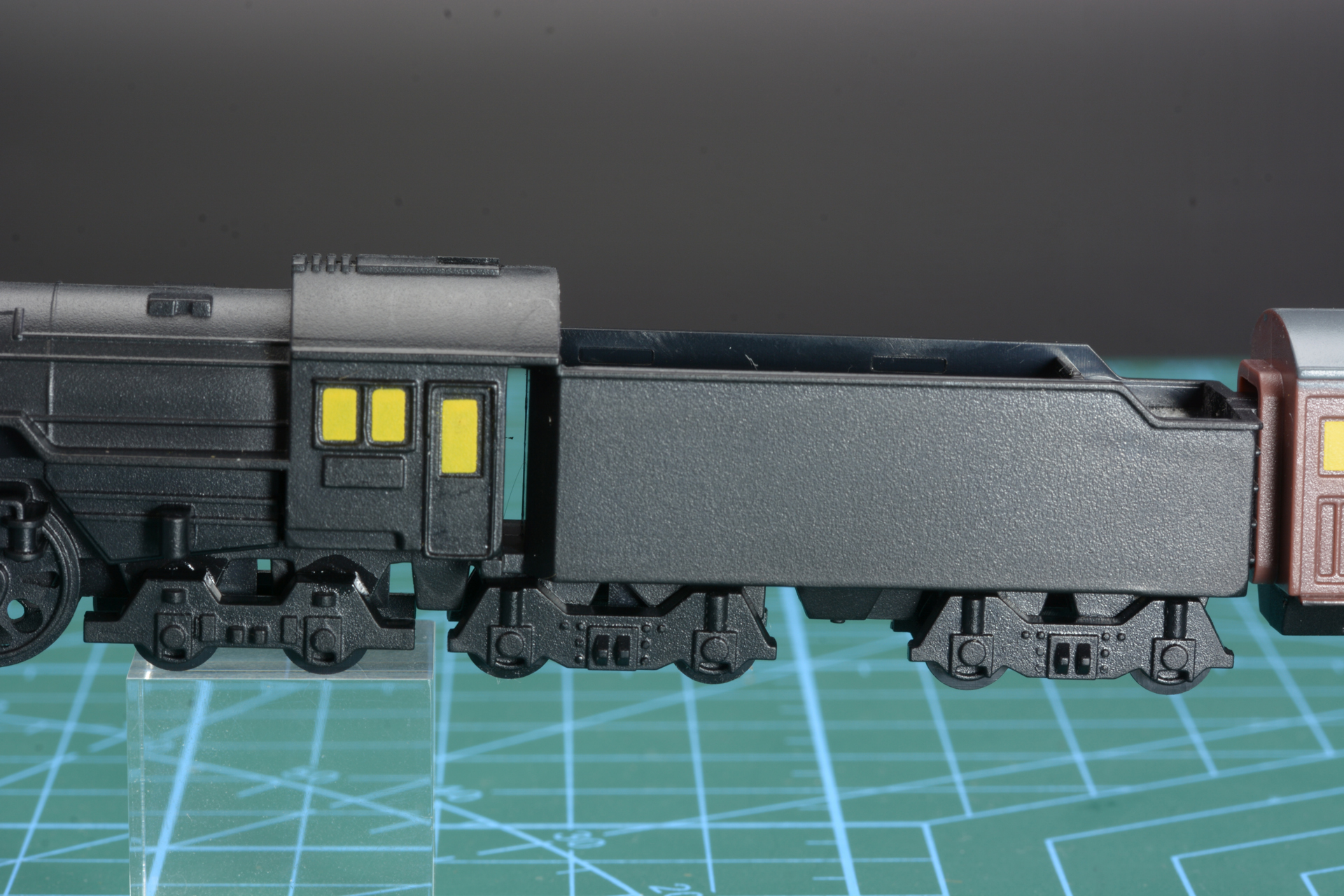 従輪、炭水車の車輪を取り付ける