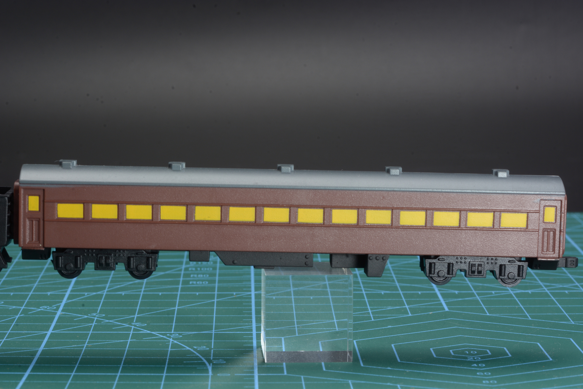 客車の車輪も取り付ける