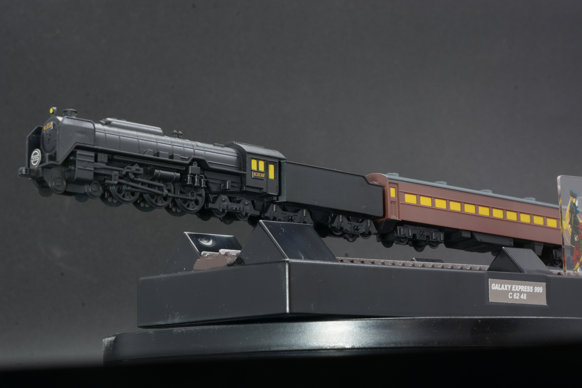 飛び上がる999号を実感させるのはやはり浮いた999号を見上げるアングルだ