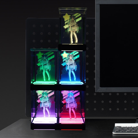 サンコー、LEDを搭載した連結可能な展示ケース「RGB連結ディスプレイ