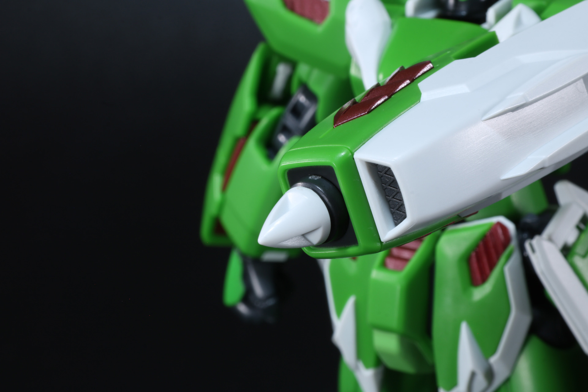 「ノーズローター」の先端パーツを付け替えることで「3連ビームマシンガン」の発射を再現